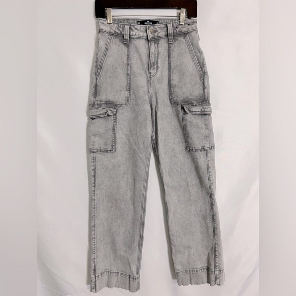 Hollister, High Rise Vintage Baggy, Women’s Gray cargo jeans Size Small